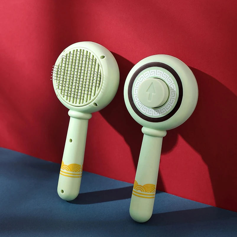 Brosse à picots pour chat coloris vert, tête ronde et dos décoré