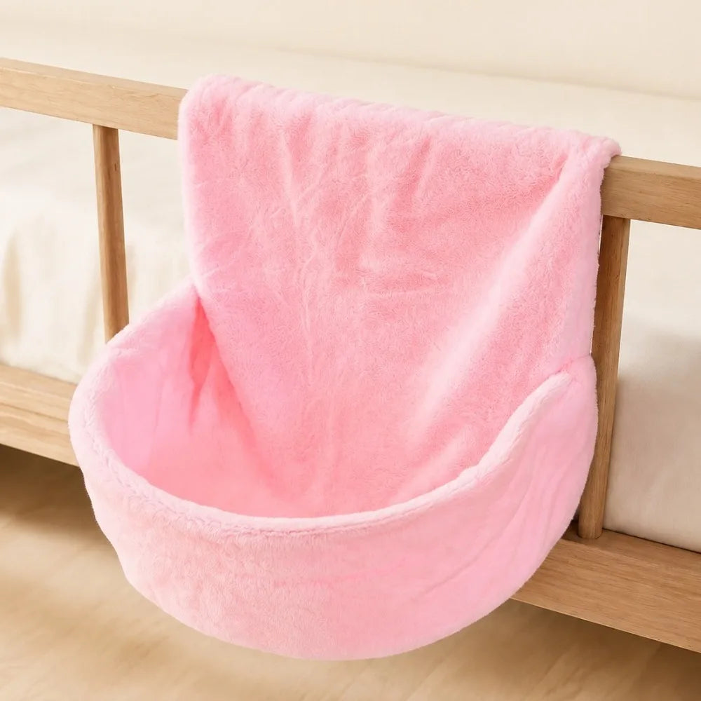 Hamac de radiateur pour chat en peluche, coloris rose peluche, nid souple suspendu sur une traverse en bois clair