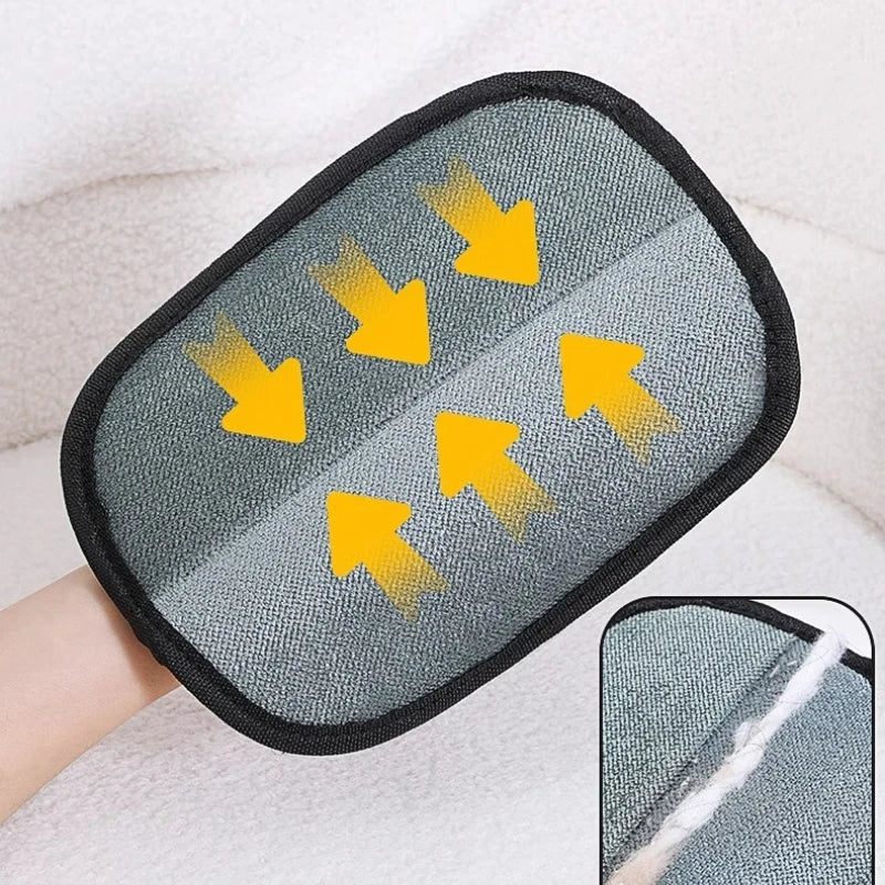 Gant d'épilation pour chat vu de face, surface en maille et sangle de serrage jaune