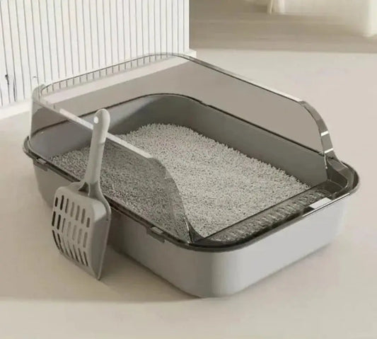 Bac à litière compact pour chat gris à parois fumées relevées, pelle accrochée sur le flanc
