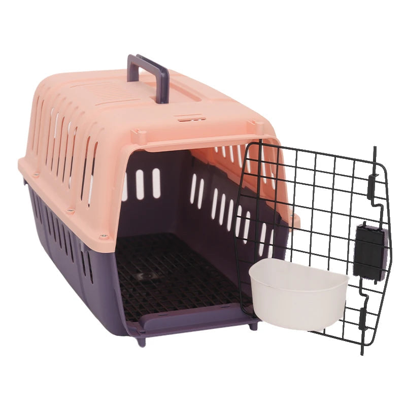 Caisse de transport pour chat rose et prune, porte grille détachée avec sa gamelle blanche clipsée