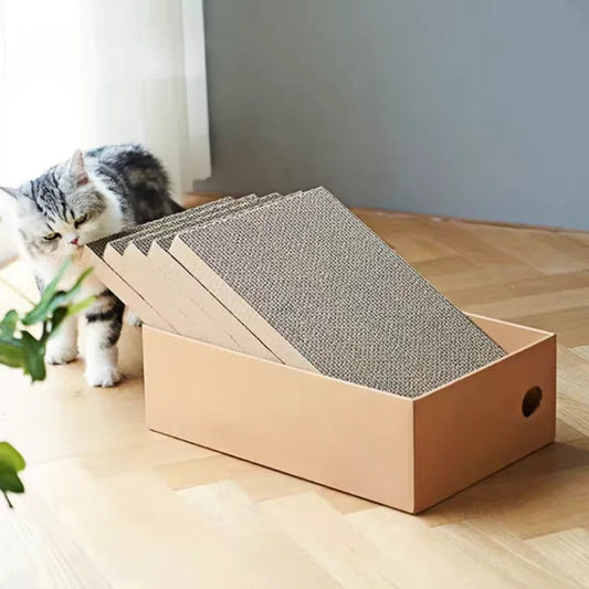 Griffoir chat carton rechargeable : caisson kraft et plaques ondulées relevées, un chat s'en approche
